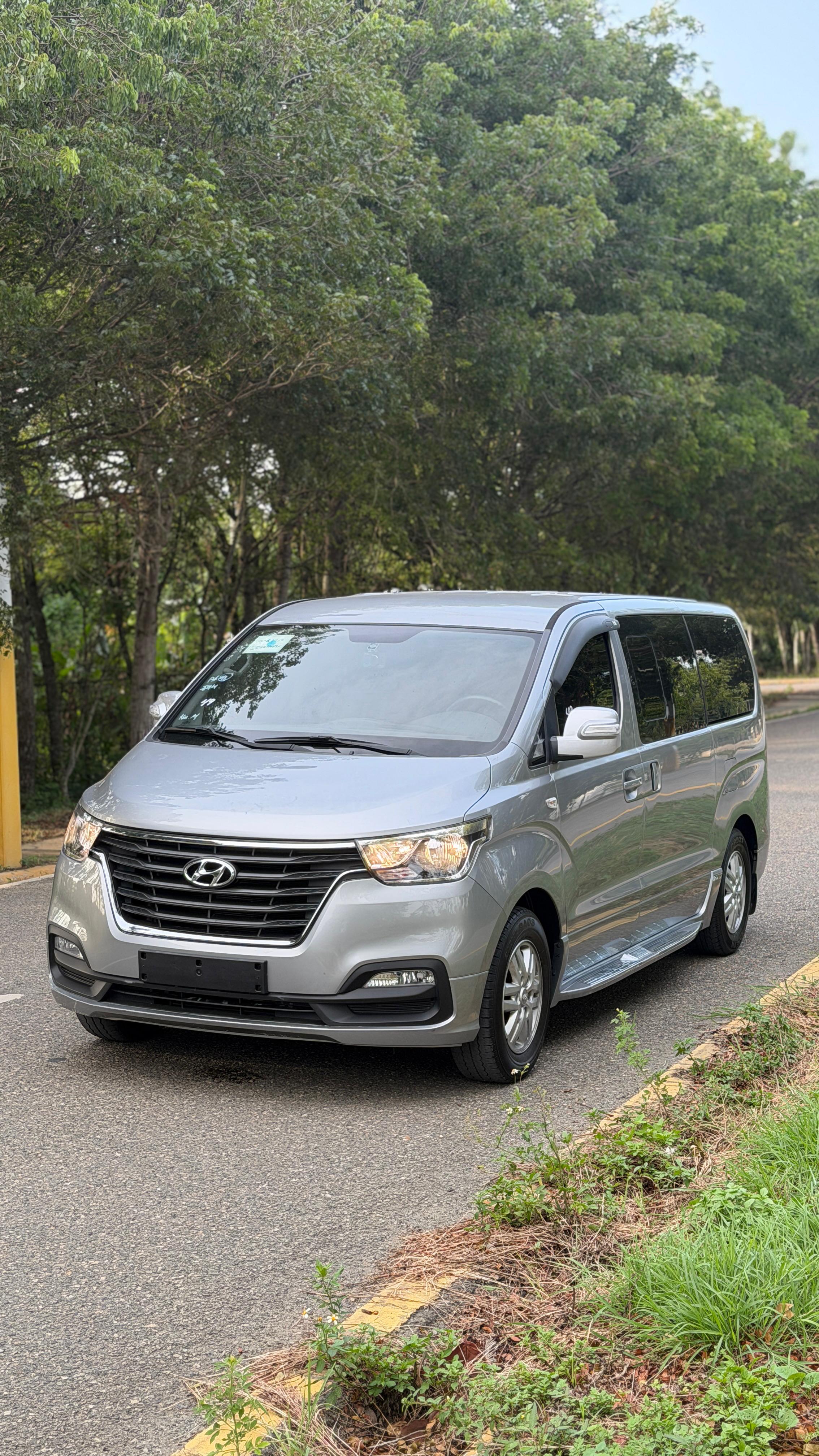 Vista 2 de Hyundai Grand Starex 2020