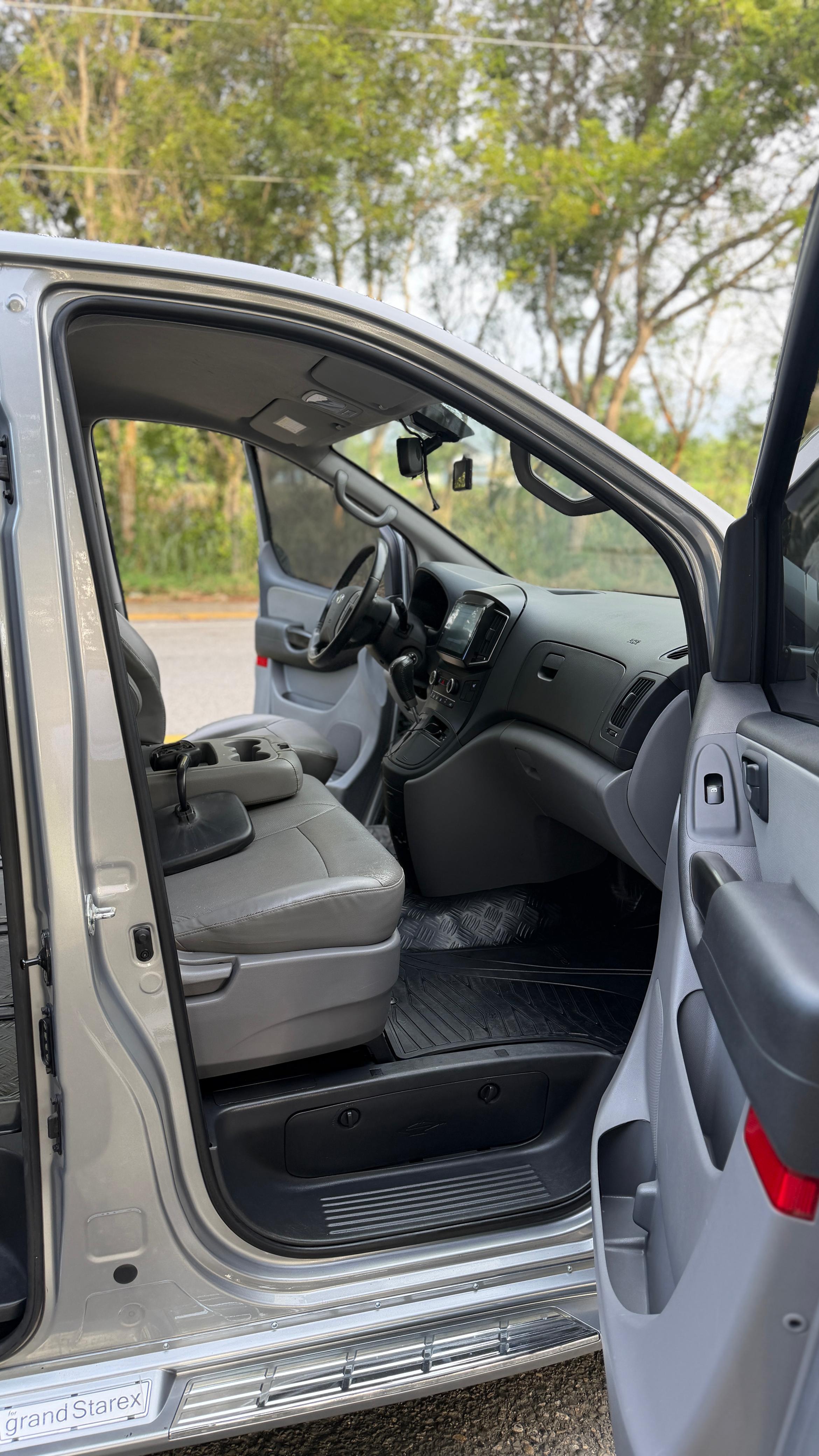 Vista 8 de Hyundai Grand Starex 2020