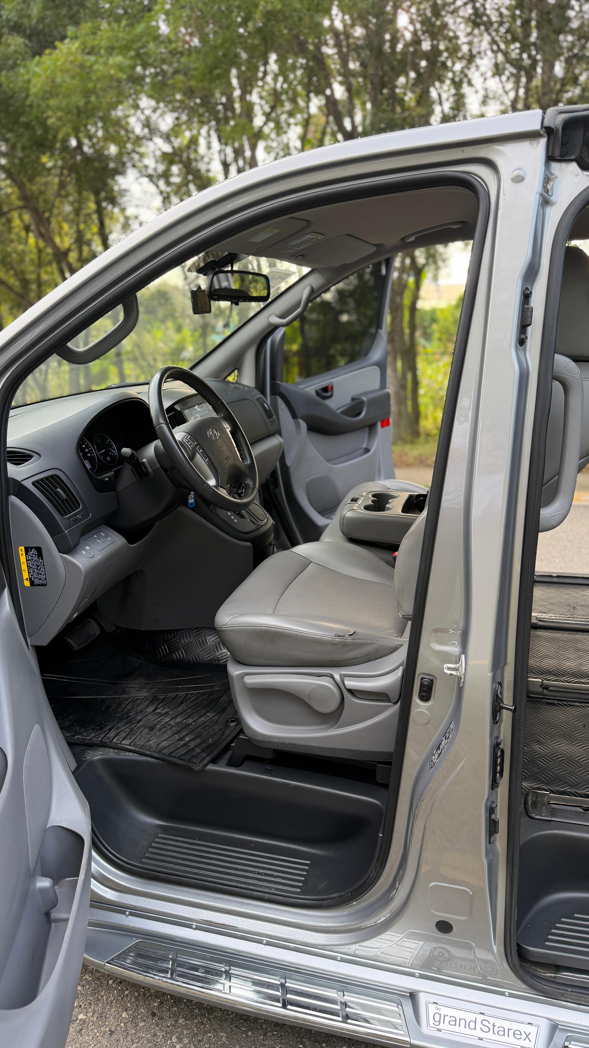 Vista 9 de Hyundai Grand Starex 2020