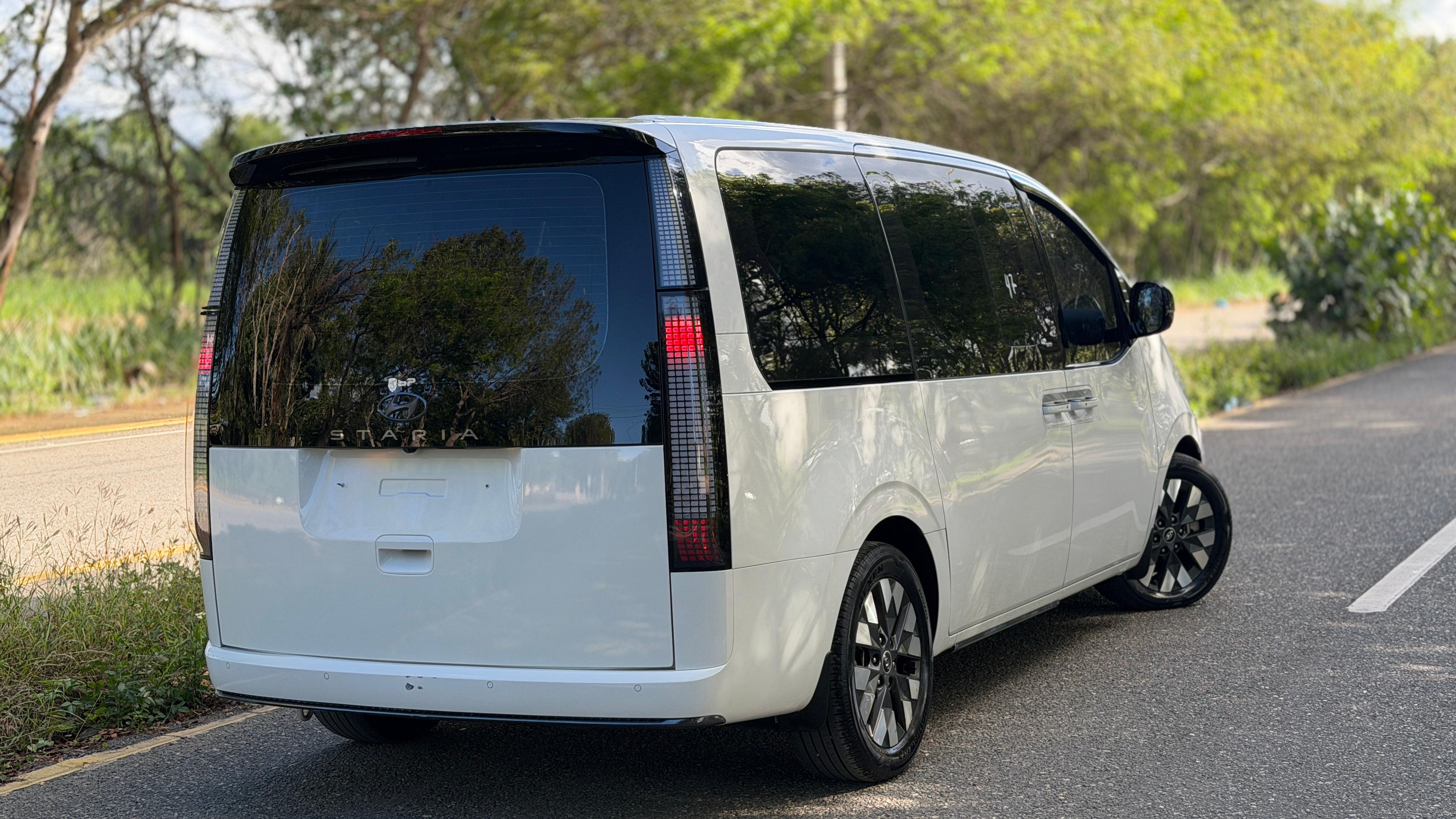 Vista 3 de Hyundai Staria 2022
