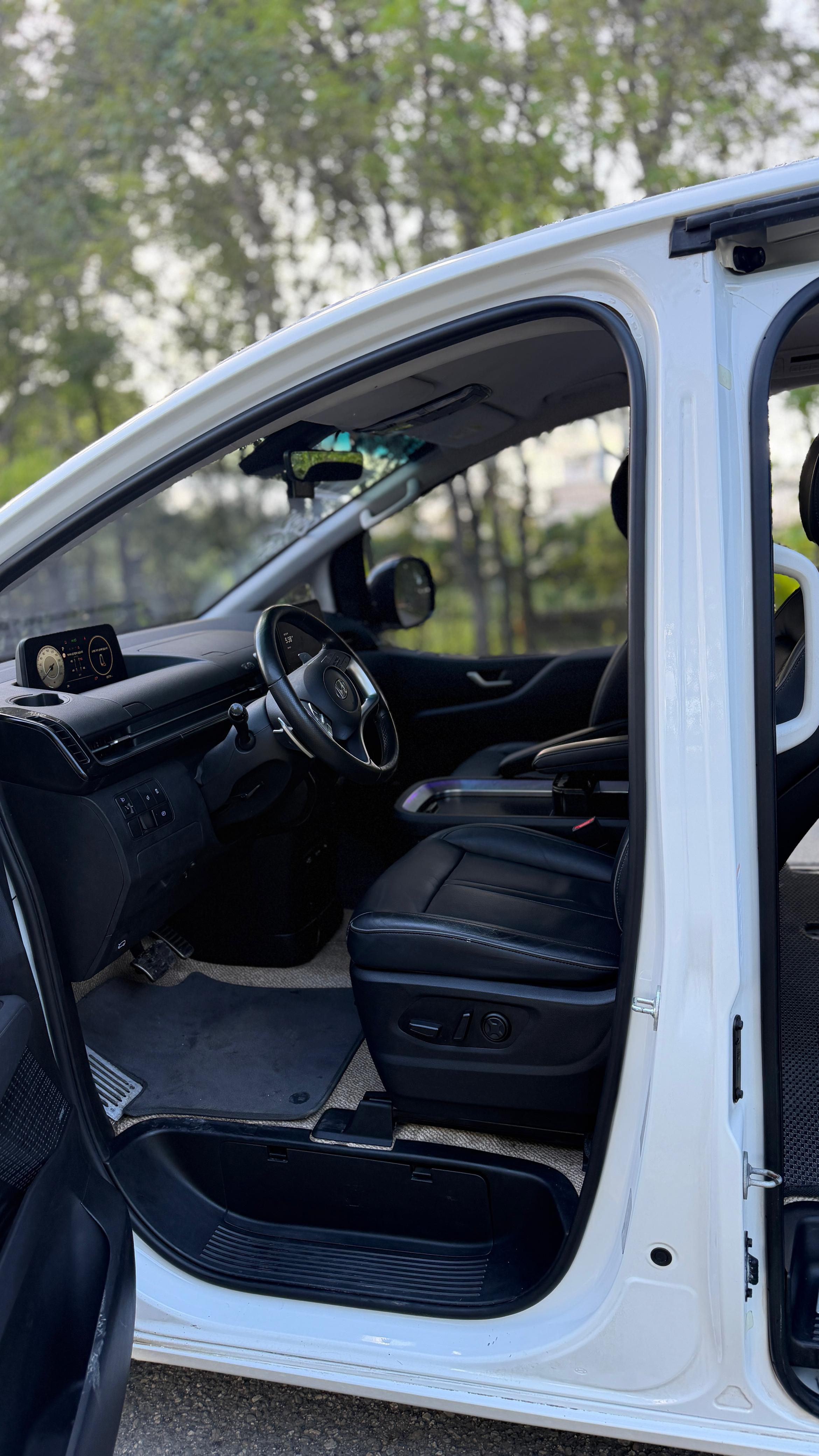 Vista 8 de Hyundai Staria 2022