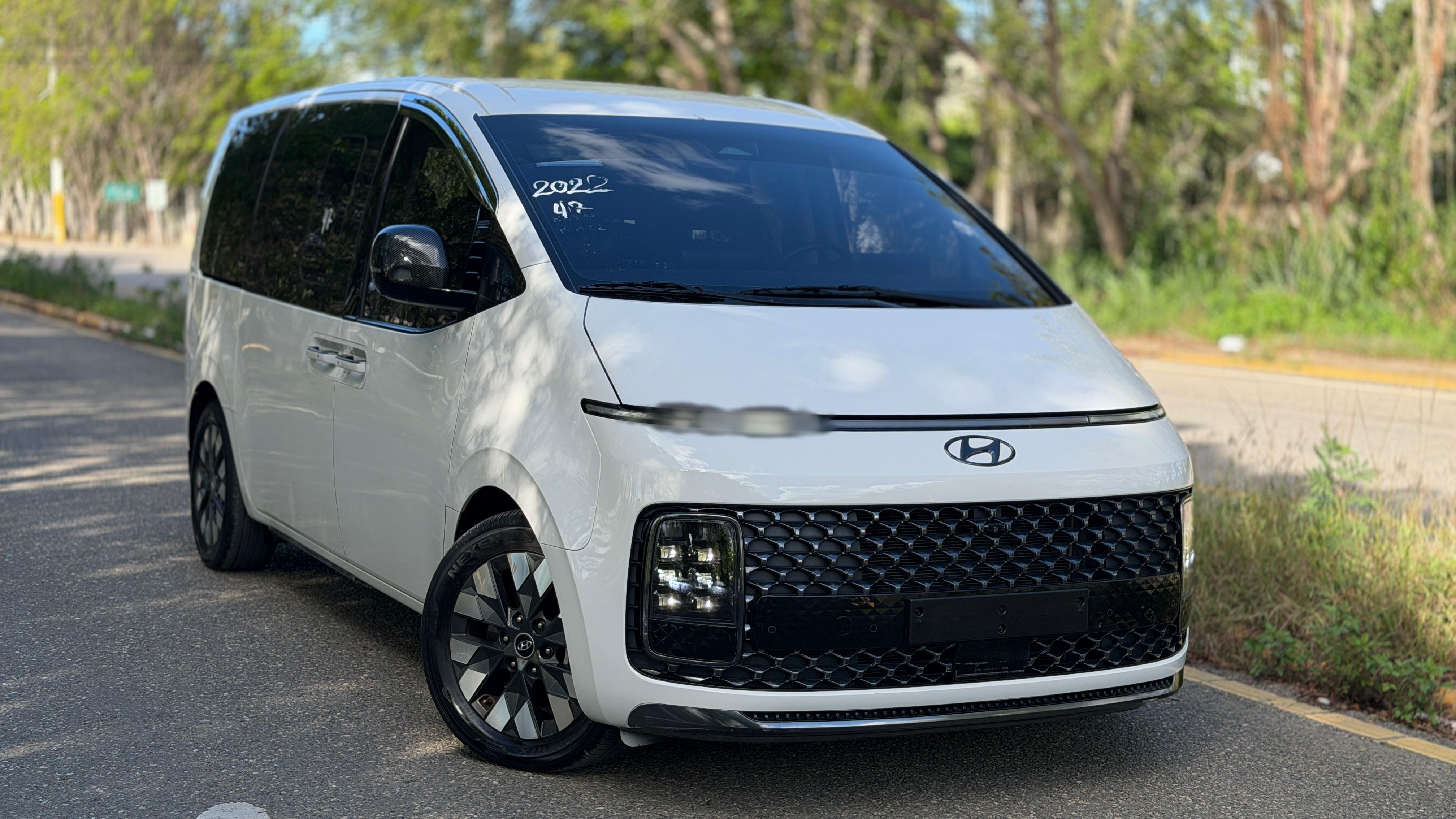 Vista 2 de Hyundai Staria 2022