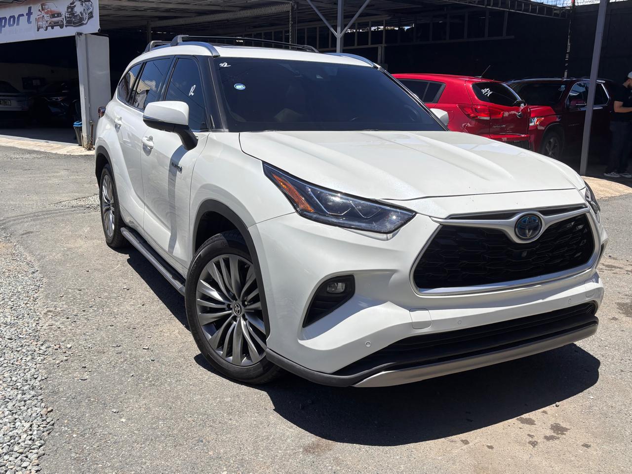 Vista 3 de Toyota Hihhlander Límete Platiniu 2021