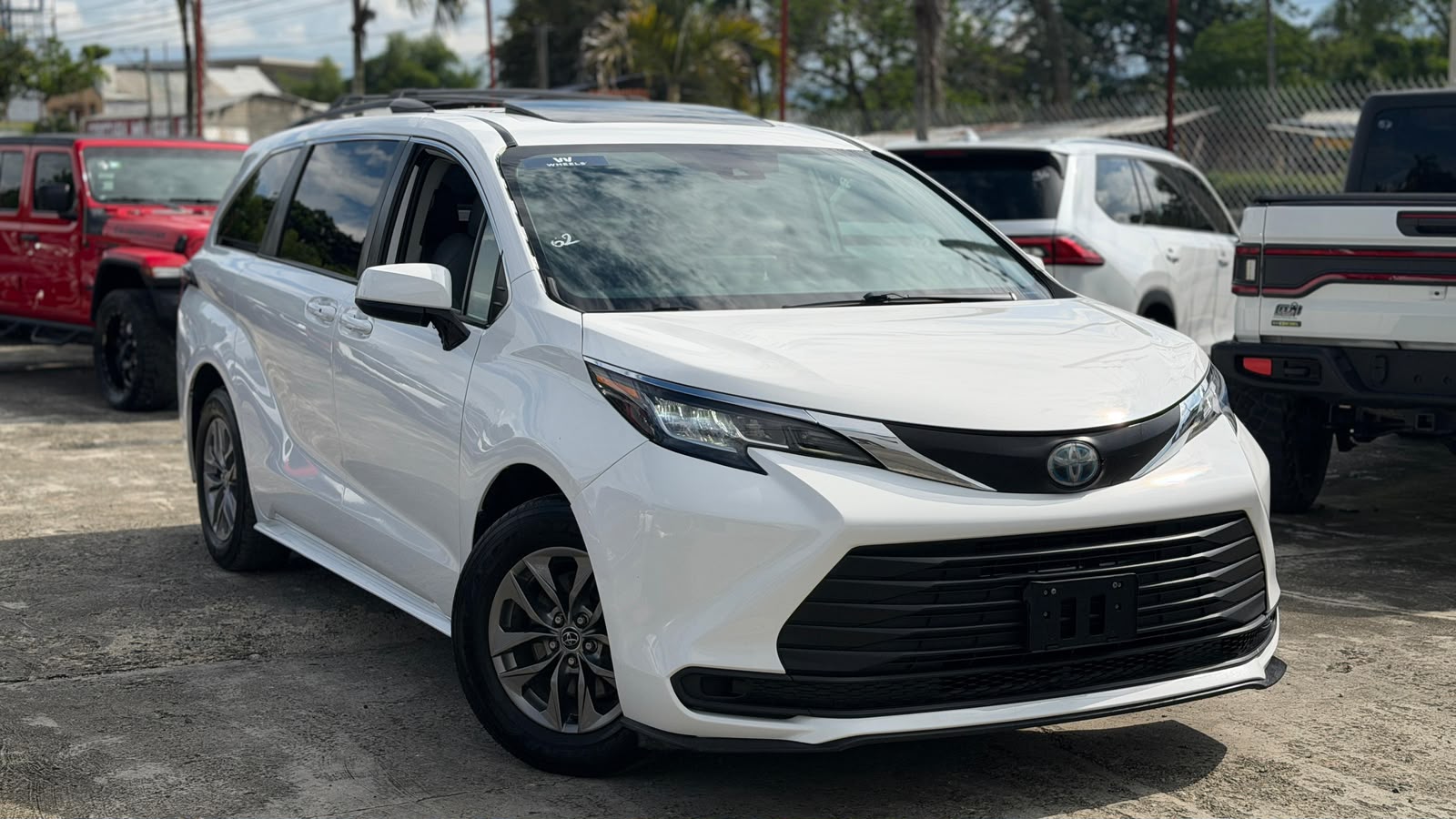 Vista 3 de Toyota Sienna LE 2021