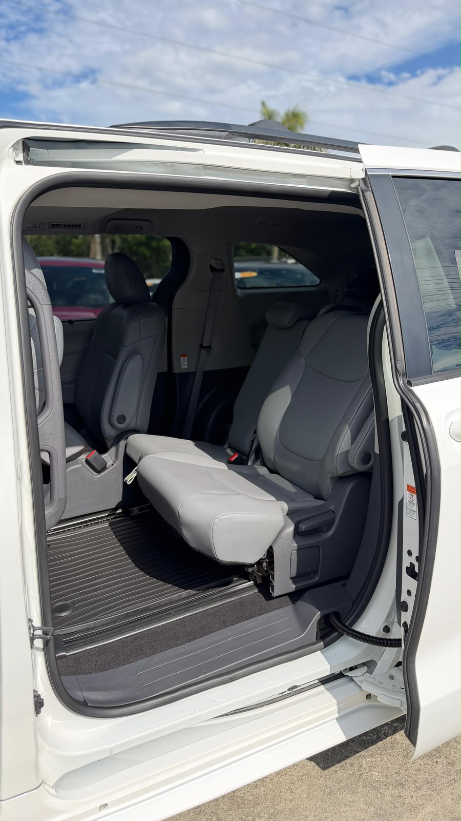 Vista 8 de Toyota Sienna LE 2021