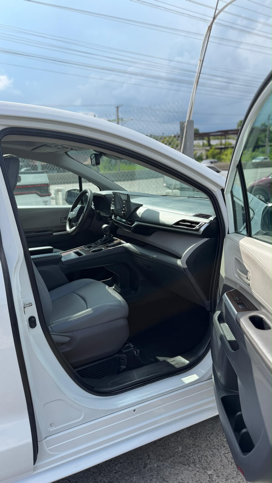 Vista 9 de Toyota Sienna LE 2021
