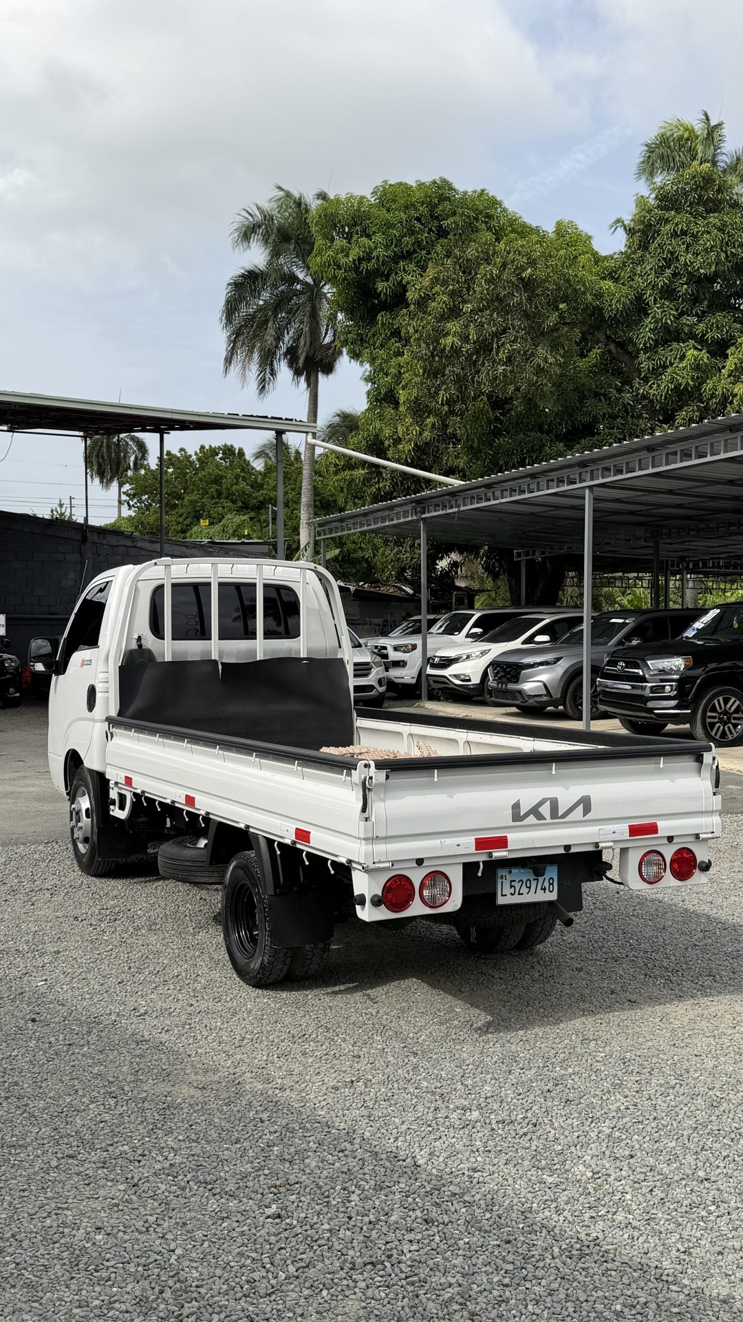 Vista 3 de Kia K30005 2025