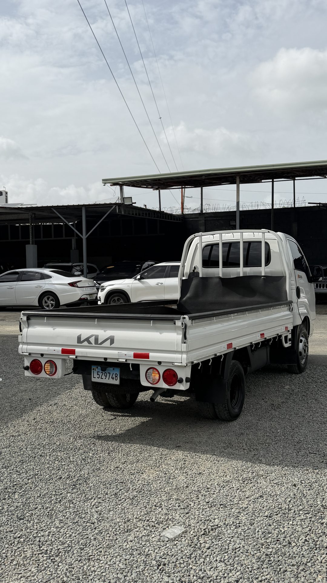 Vista 4 de Kia K30005 2025