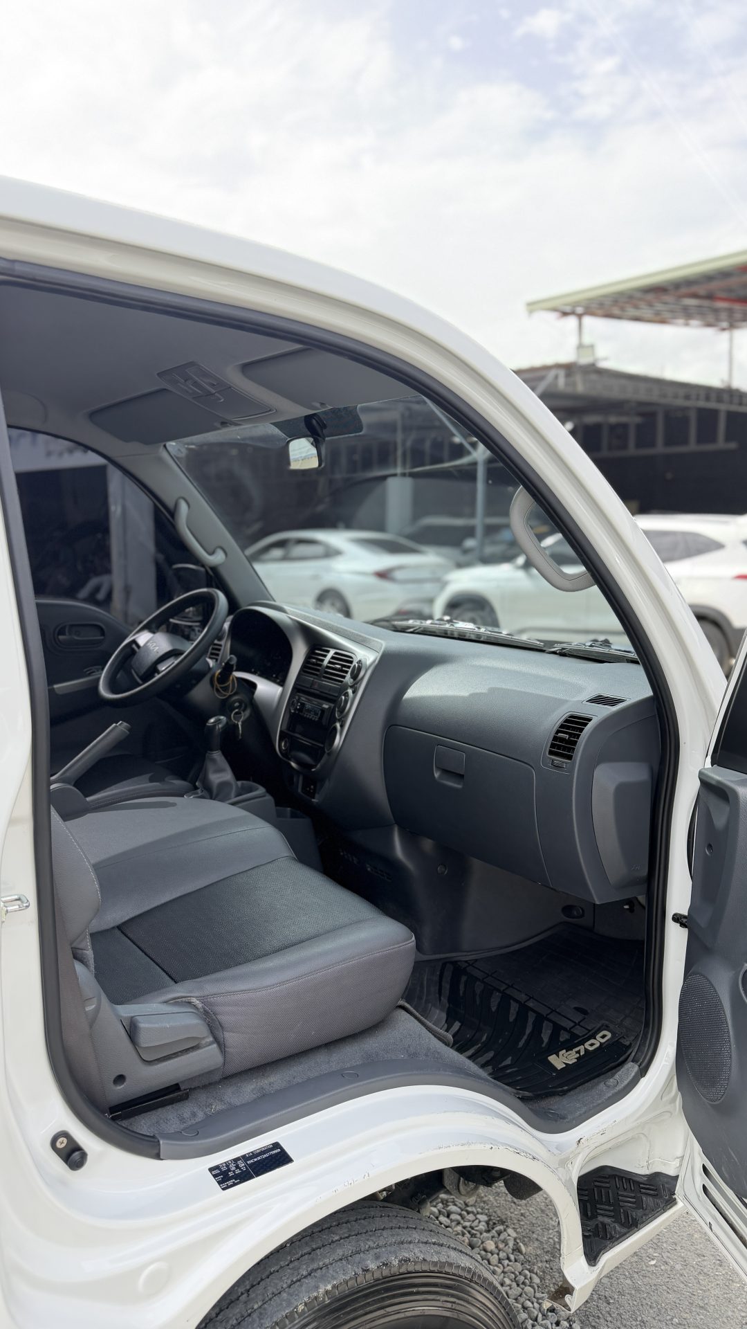 Vista 6 de Kia K30005 2025