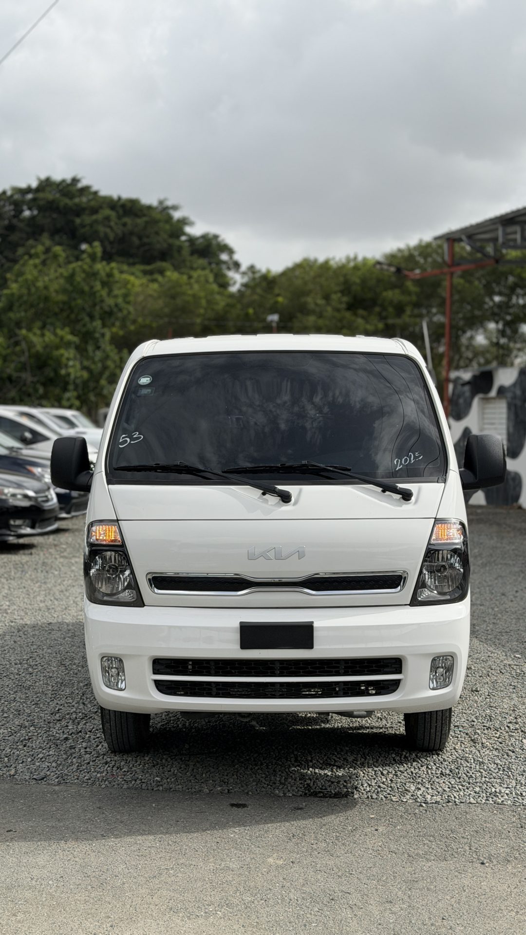 Vista 7 de Kia K30005 2025