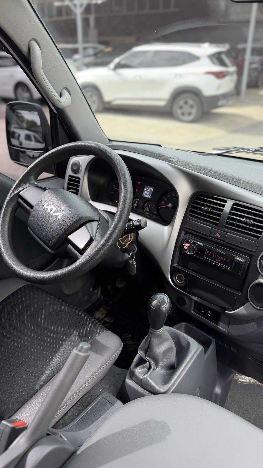 Vista 8 de Kia K30005 2025