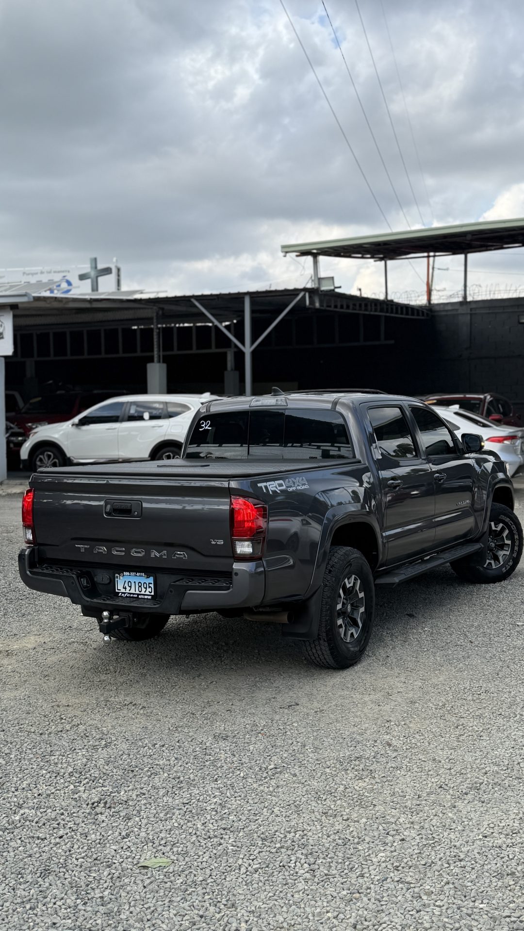 Vista 2 de Toyota Tacoma TRD OFF ROAD 2018