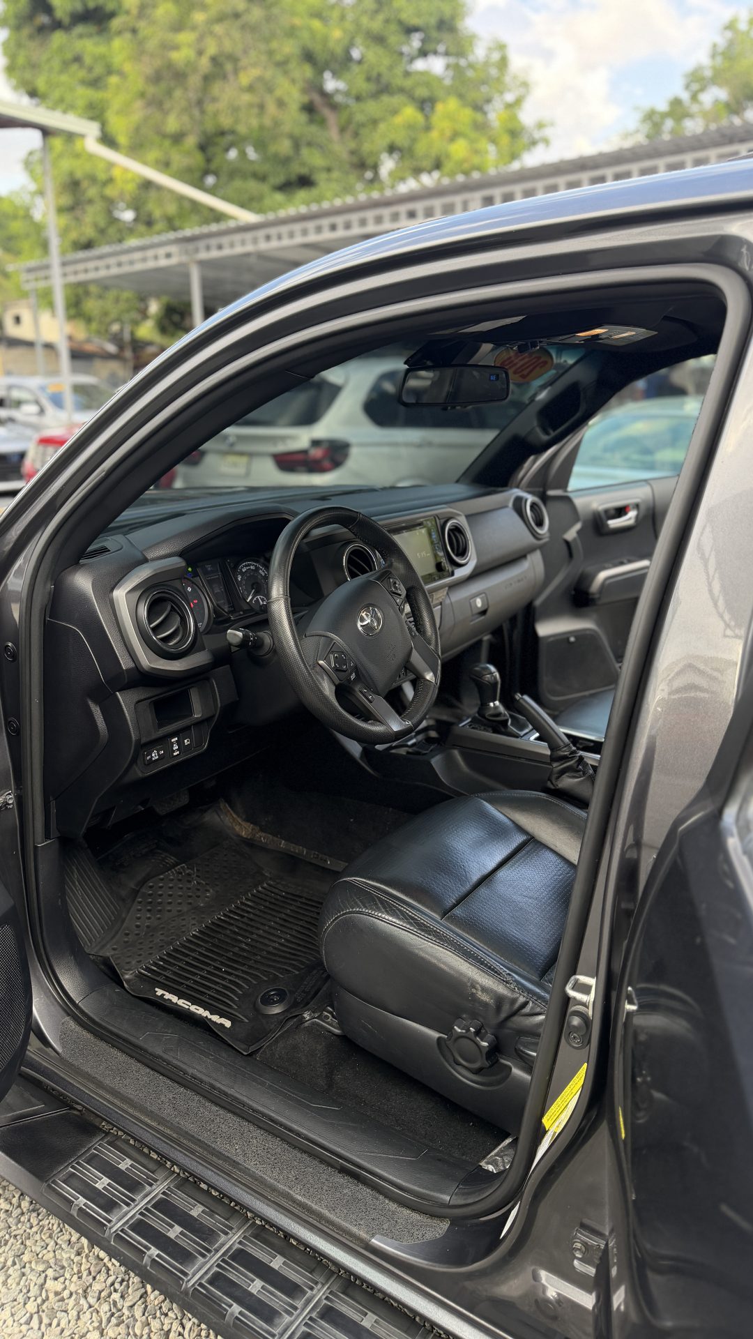 Vista 6 de Toyota Tacoma TRD OFF ROAD 2018
