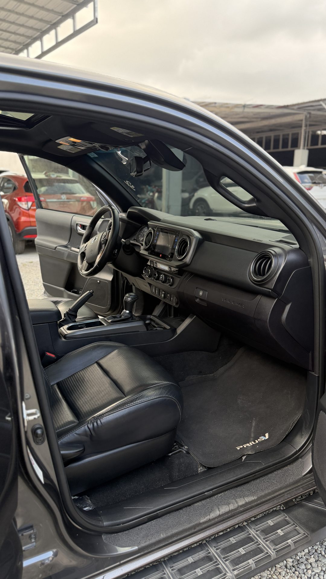 Vista 8 de Toyota Tacoma TRD OFF ROAD 2018