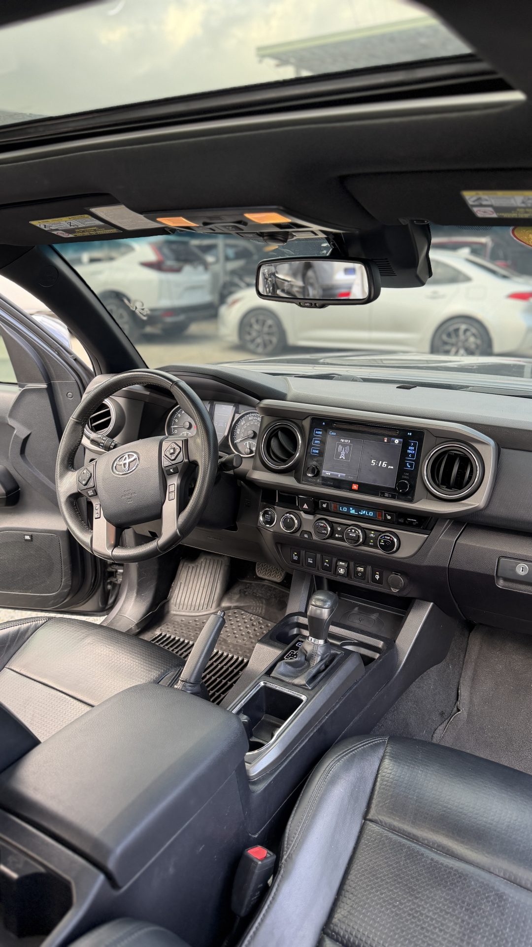 Vista 9 de Toyota Tacoma TRD OFF ROAD 2018